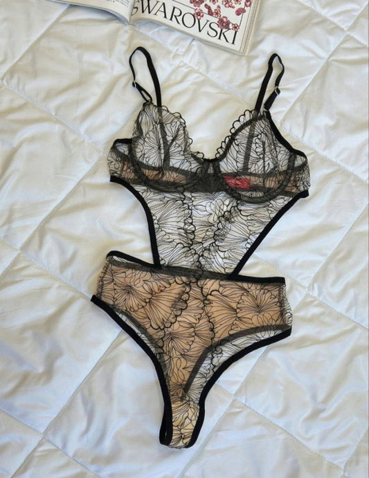 Body Lingerie noir fleuri- Mystère et élégance